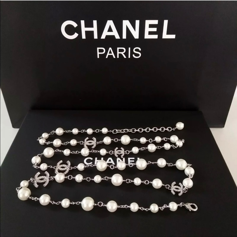 Chanel Classic 5 CC Logo White Pearl Sweater Chain